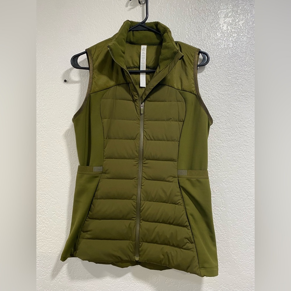 Lululemon down for it all vest size 8 color moss green